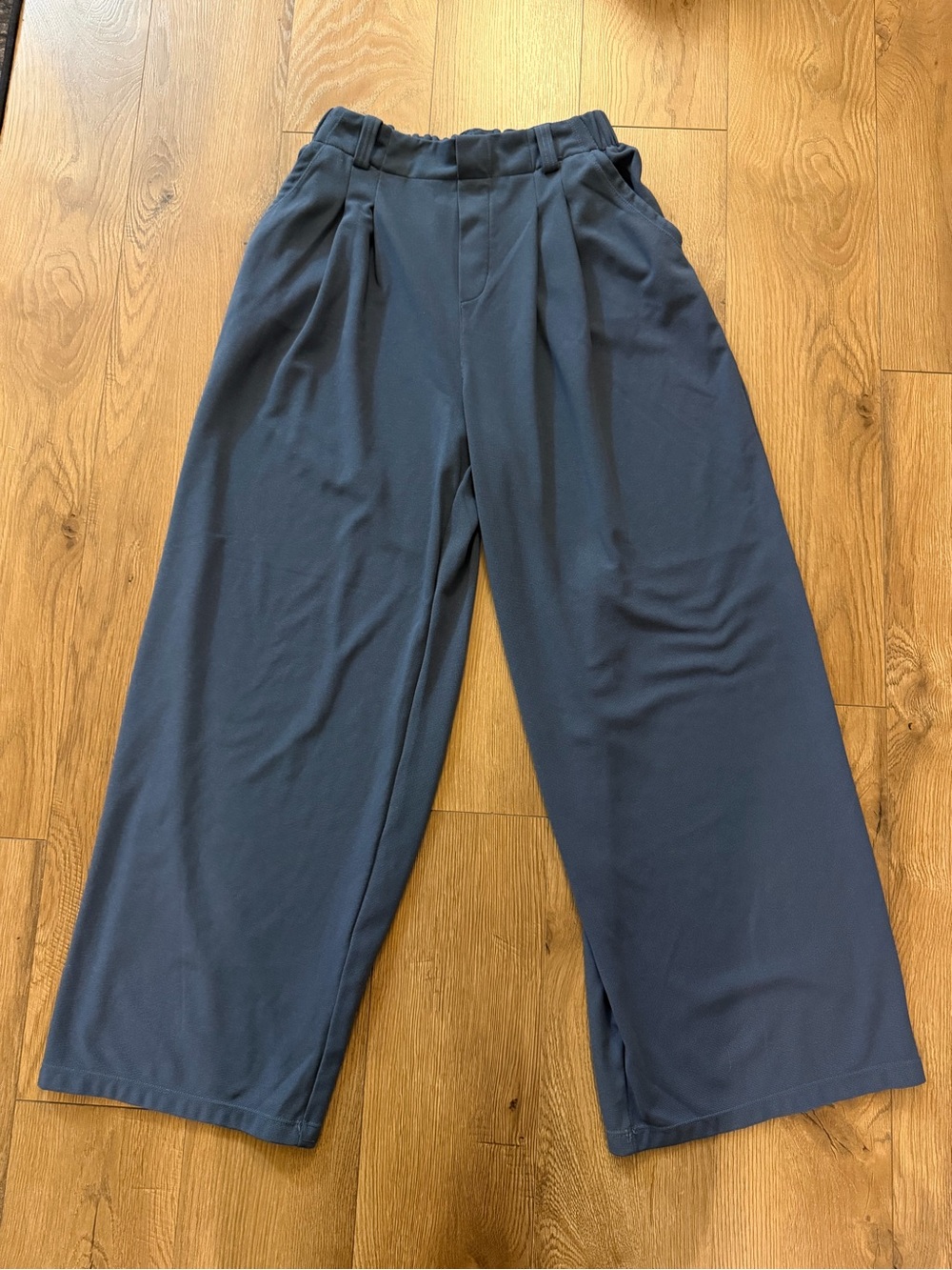 HALARA Wide-Leg Pants in Navy Blue
